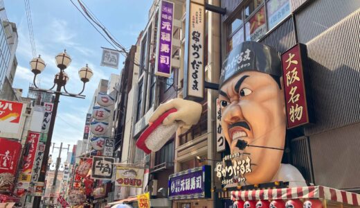 【2025年】道頓堀で食べ歩きできるおすすめグルメ特集！定番のたこ焼きから最新スイーツまで紹介