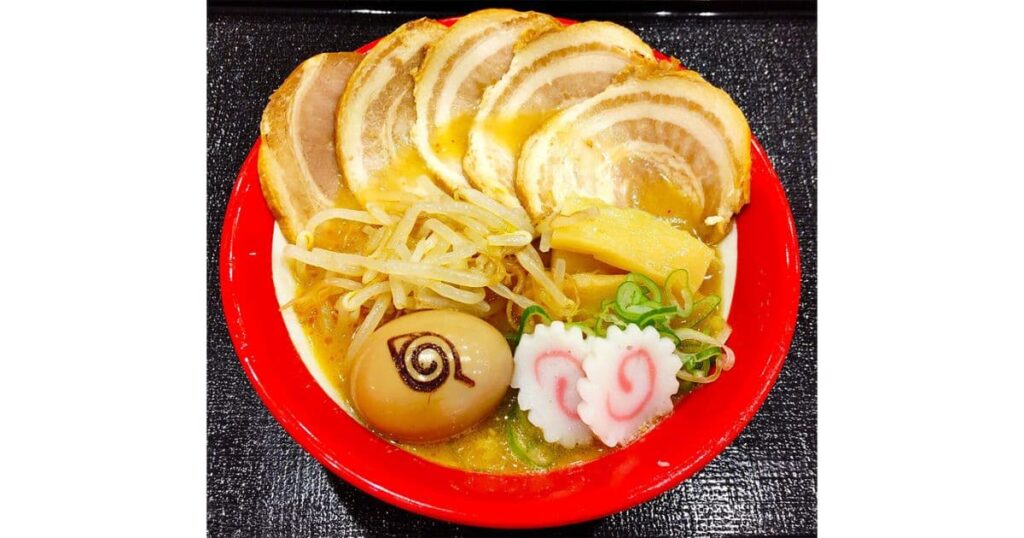 『一楽』ナルトスペシャル！チャーシューめん大盛りなると付き